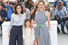 Vanessa Filho, Ayline Aksoy-Etaix, Marion Cotillard Vanessa Filho, Ayline Aksoy-Etaix, Marion Cotillard